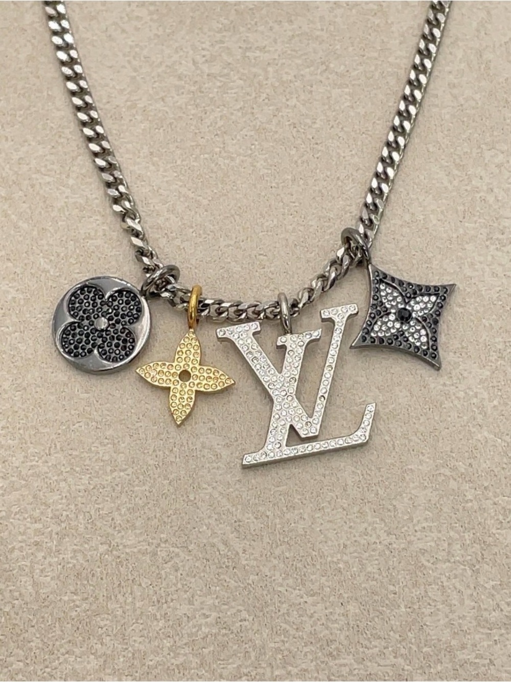 Louis Vuitton Unisex Instincts Silver Necklace - Picture 3 of 7